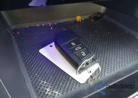 2019 Volkswagen Jetta 1.4T Sel z USA, uszkodzony, nr VIN 3VWE57BU8KM037939